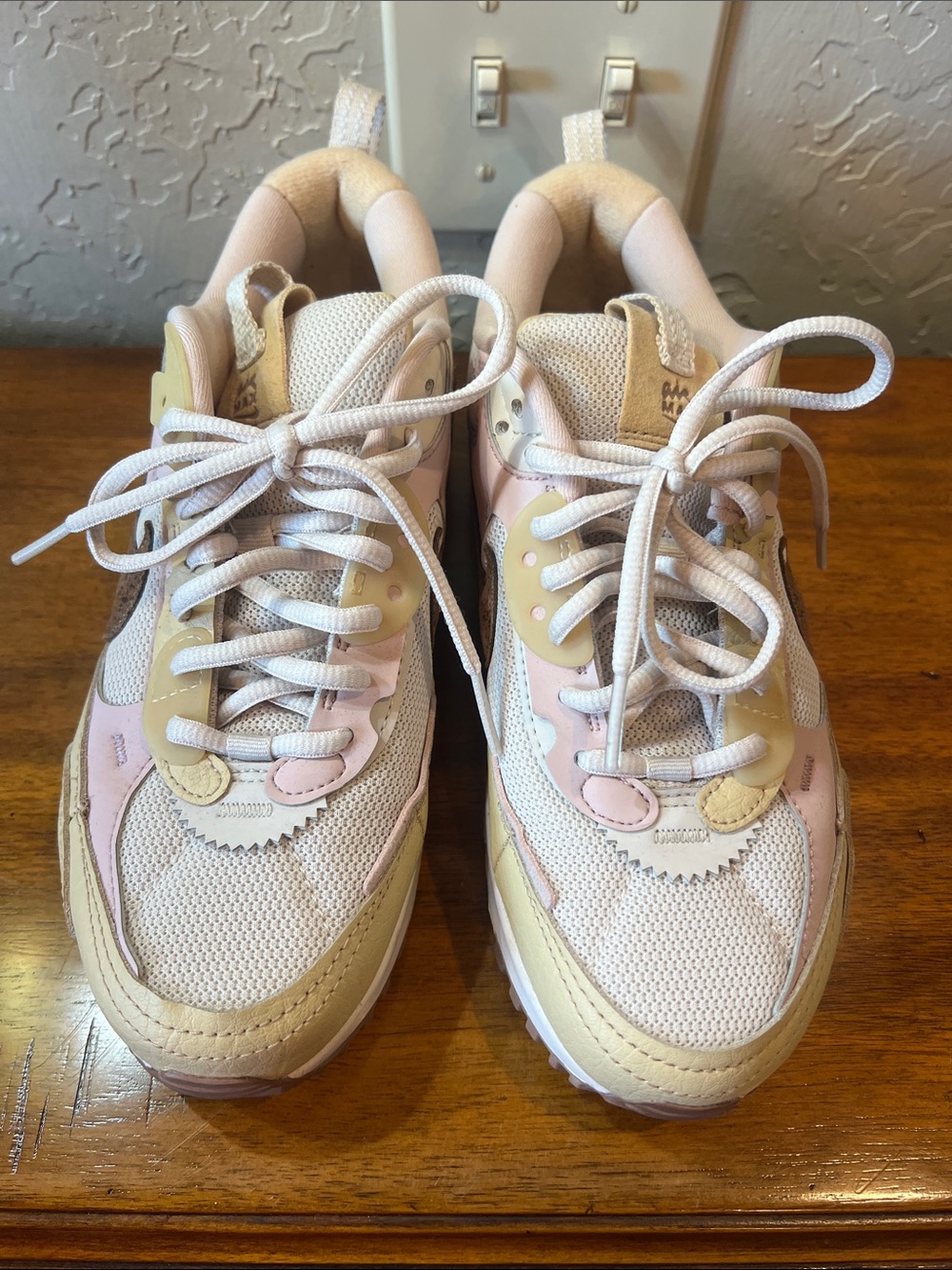 NIke Sneakers in Pink and Cream